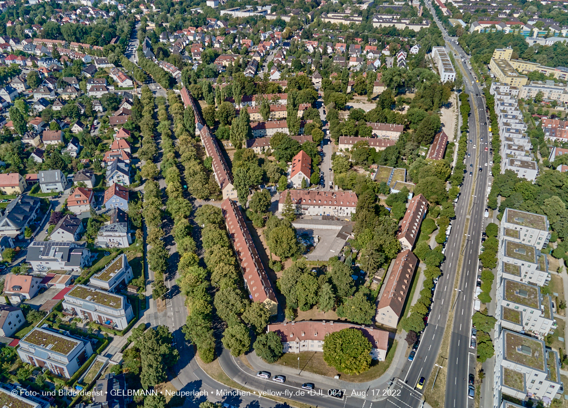 17.08.2022 - Luftbilder von der Baustelle Maikäfersiedlung in Berg am Laim